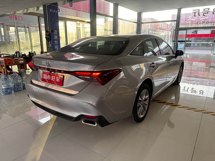 Фото 4 - Toyota Avalon