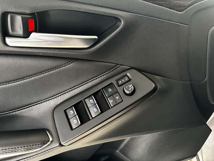 Фото 8 - Toyota Avalon