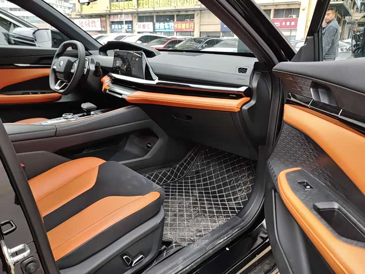 Фото 6 - Changan UNI-V