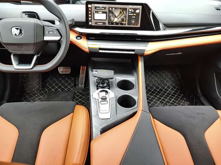 Фото 7 - Changan UNI-V