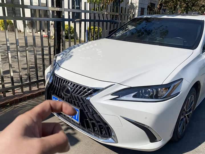 Фото 2 - Lexus ES