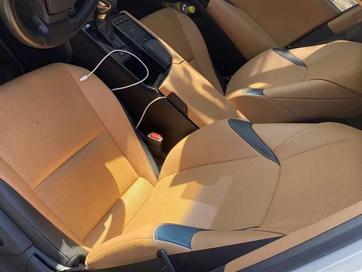 Фото 9 - Lexus ES