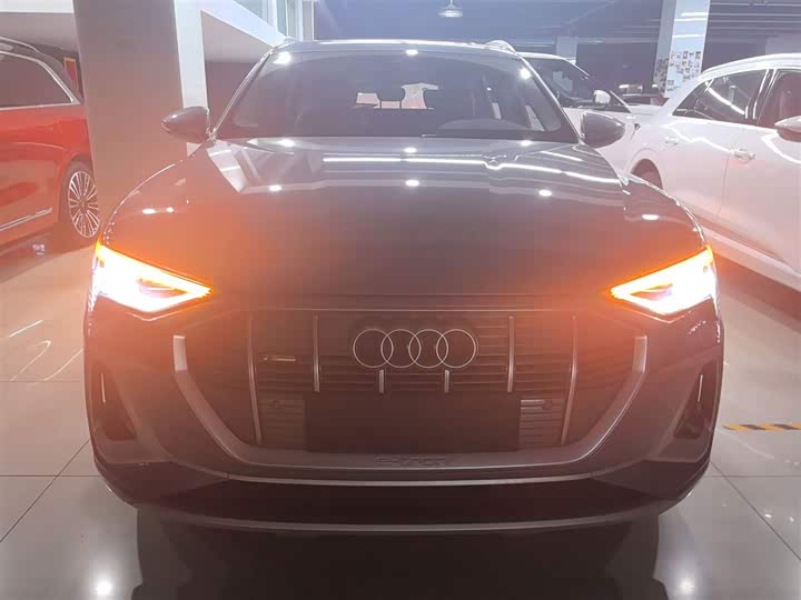 Фото 3 - Audi e-tron