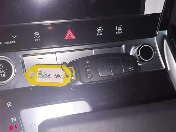 Фото 9 - Audi e-tron