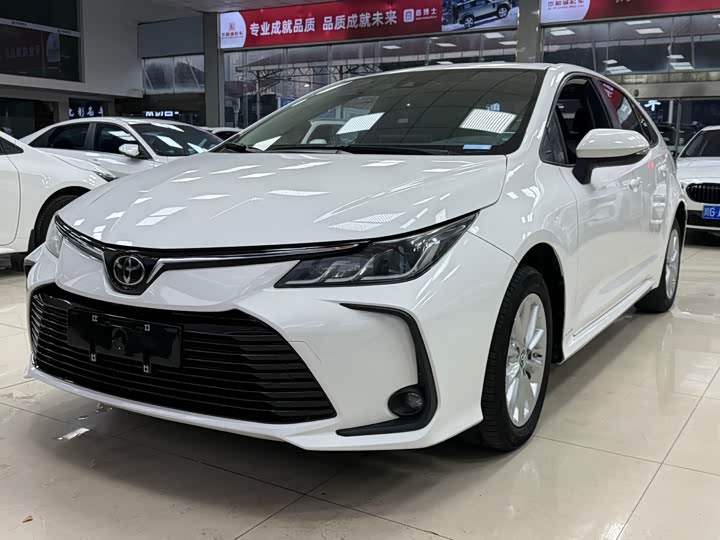 Фото 3 - Toyota Corolla