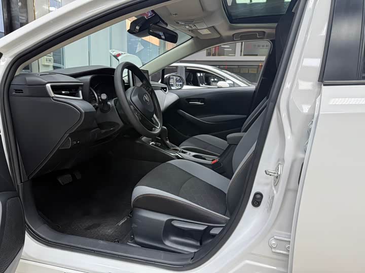 Фото 7 - Toyota Corolla