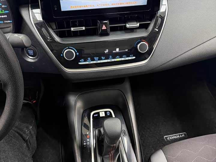 Фото 9 - Toyota Corolla