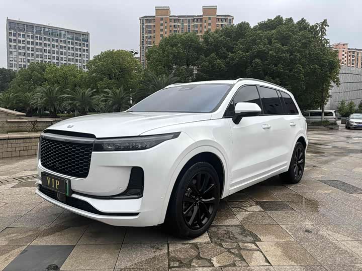 Фото 1 - LiXiang One