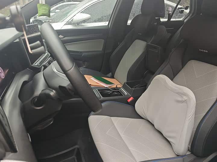 Фото 8 - Volkswagen Golf