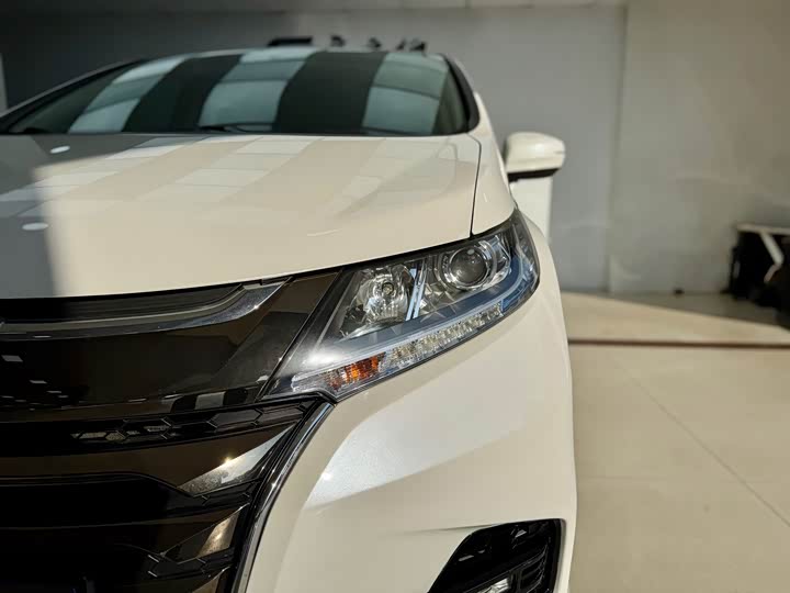 Фото 4 - Honda Odyssey