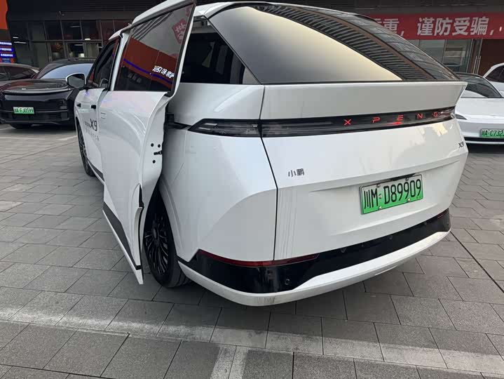 Фото 9 - XPeng X9