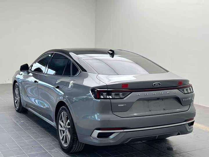 Фото 9 - Ford Mondeo