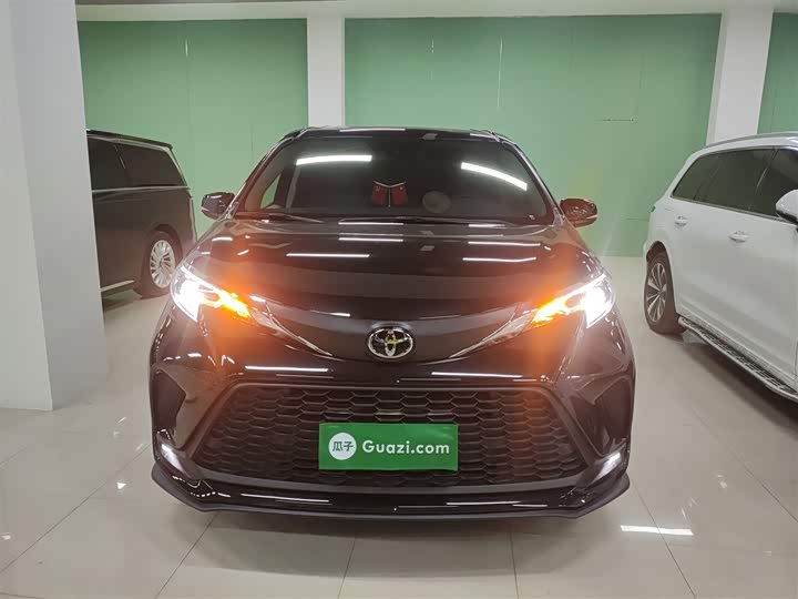 Фото 3 - Toyota Granvia