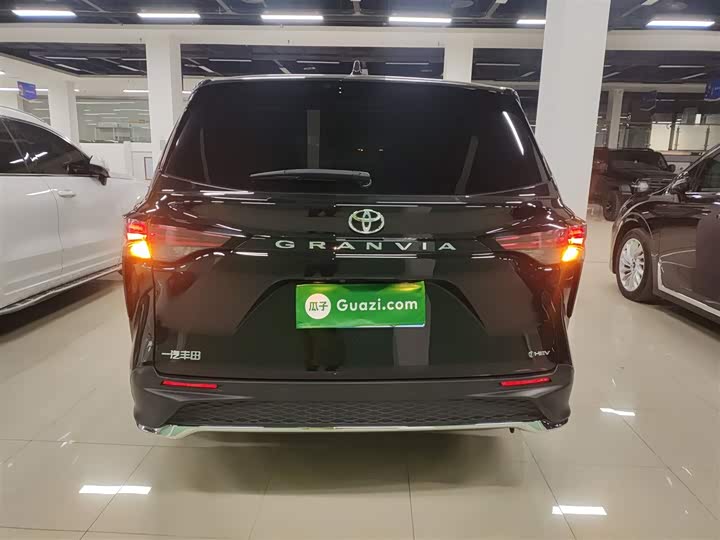 Фото 6 - Toyota Granvia