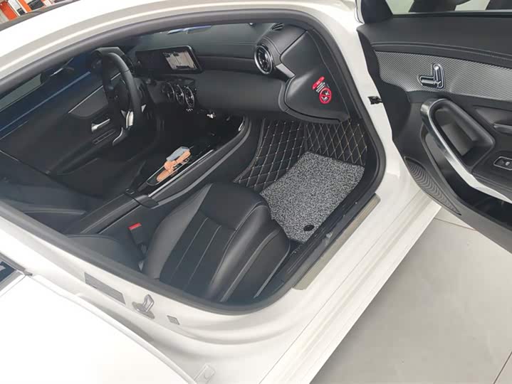 Фото 8 - Mercedes-Benz A-Class