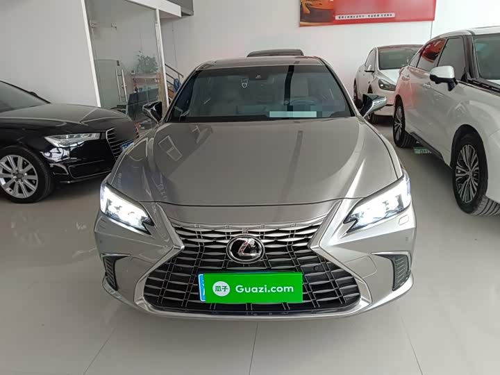 Фото 3 - Lexus ES