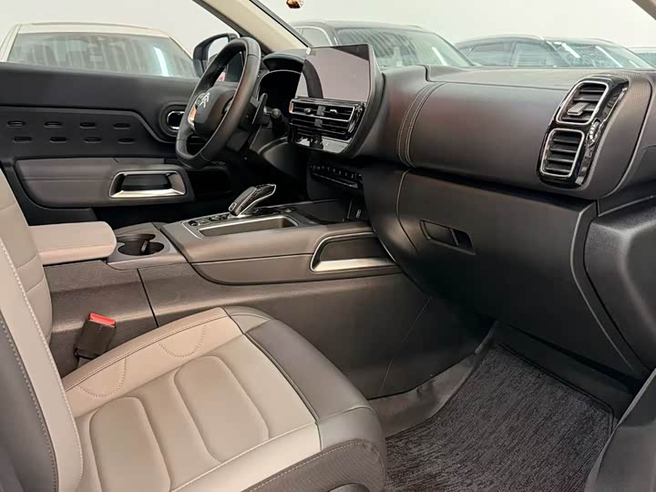Фото 8 - Citroen C5 Aircross 2023