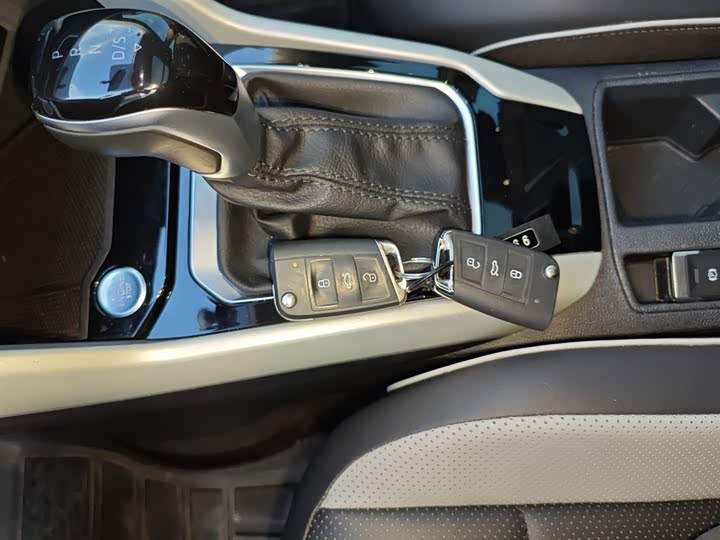 Фото 9 - Volkswagen T-Roc