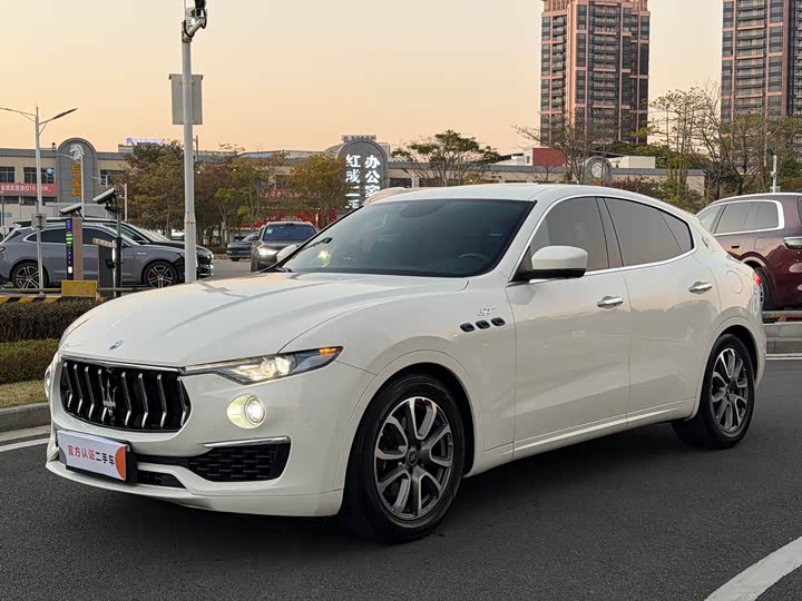 Фото 1 - Maserati Levante