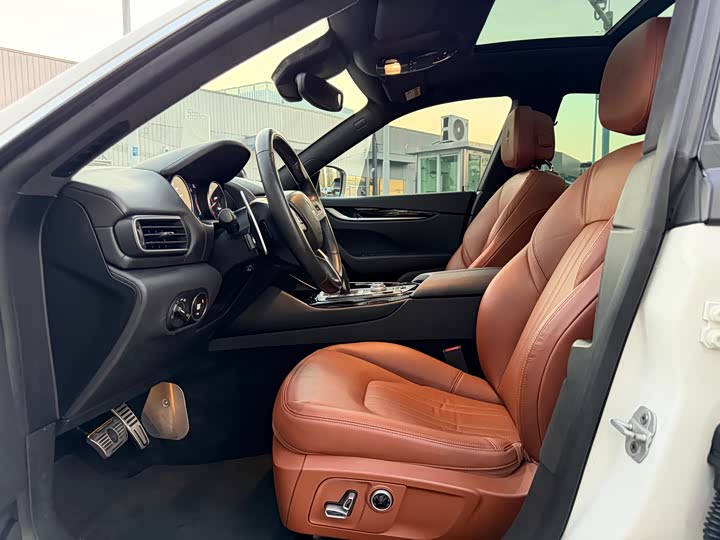 Фото 4 - Maserati Levante