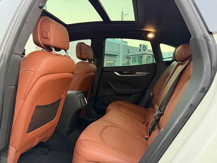 Фото 5 - Maserati Levante