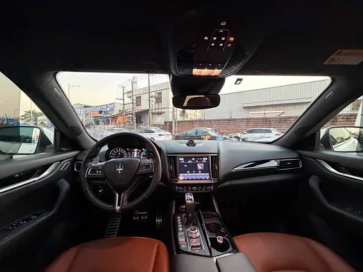 Фото 6 - Maserati Levante