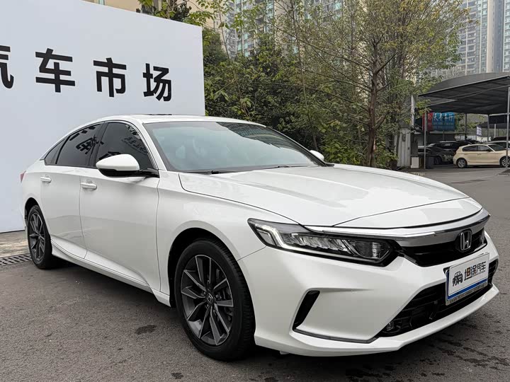 Фото 2 - Honda Inspire