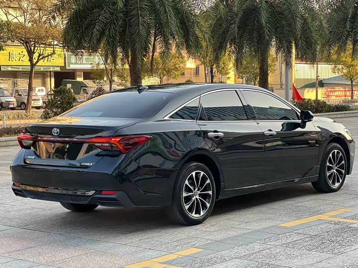 Фото 4 - Toyota Avalon