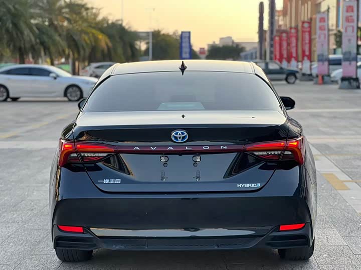 Фото 5 - Toyota Avalon