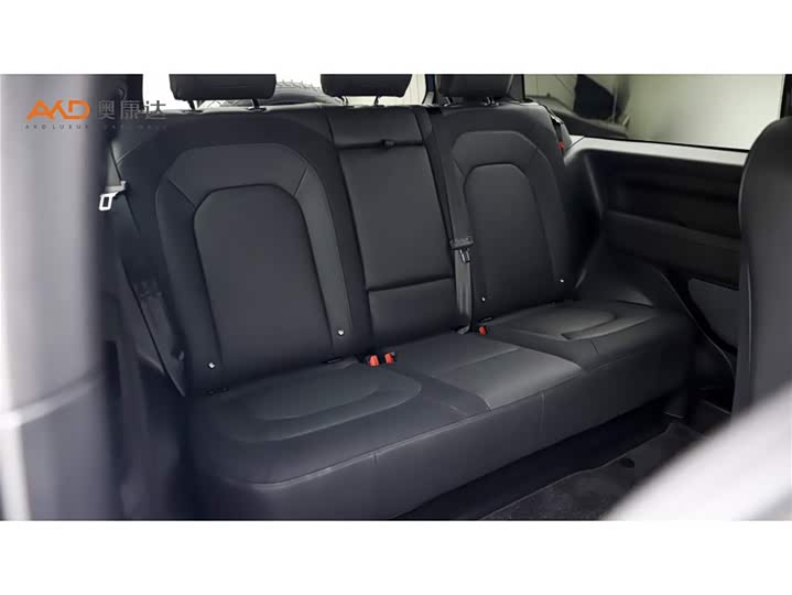 Фото 8 - Land Rover Defender