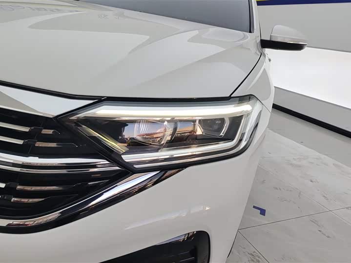 Фото 5 - Volkswagen Sagitar L