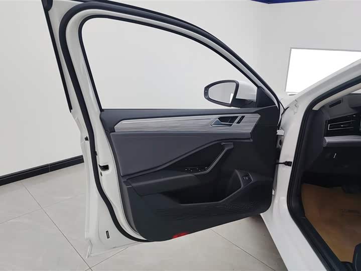 Фото 7 - Volkswagen Sagitar L