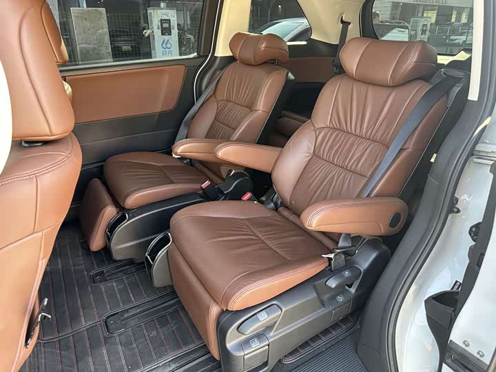 Фото 9 - Honda Odyssey