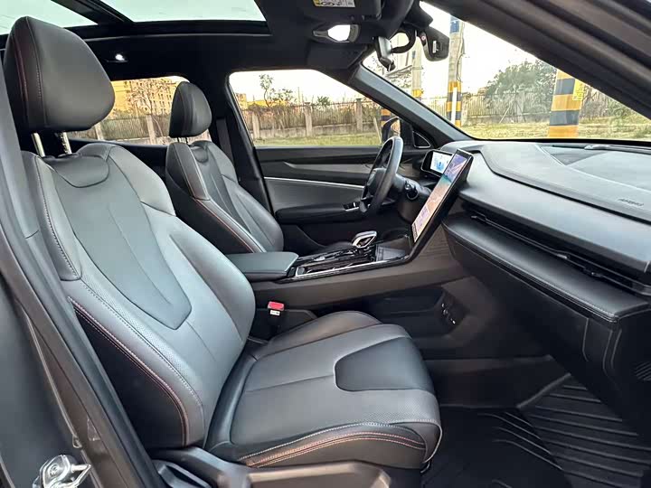 Фото 6 - Geely Atlas