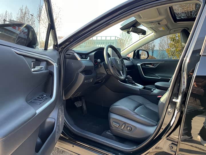 Фото 8 - Toyota Wildlander