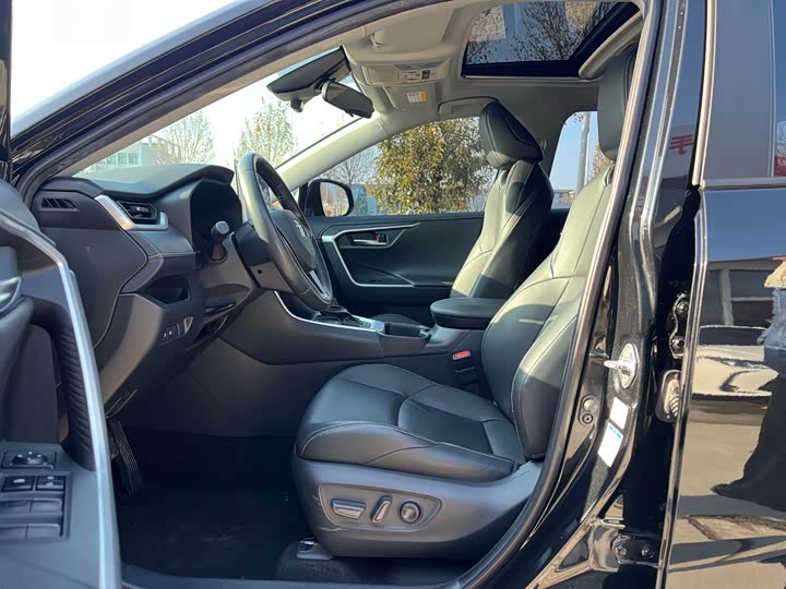 Фото 9 - Toyota Wildlander