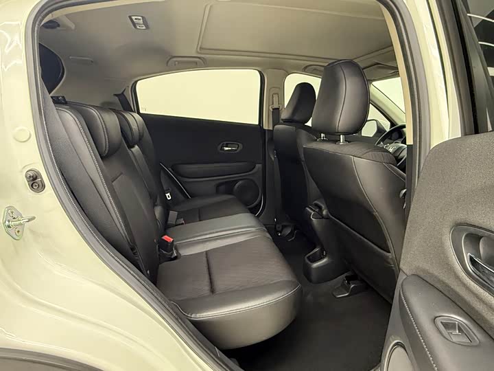 Фото 8 - Honda Vezel