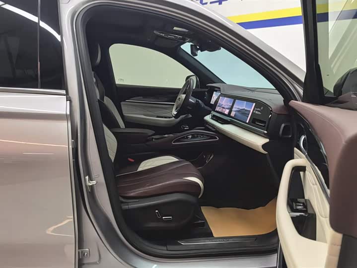 Фото 8 - Geely Monjaro