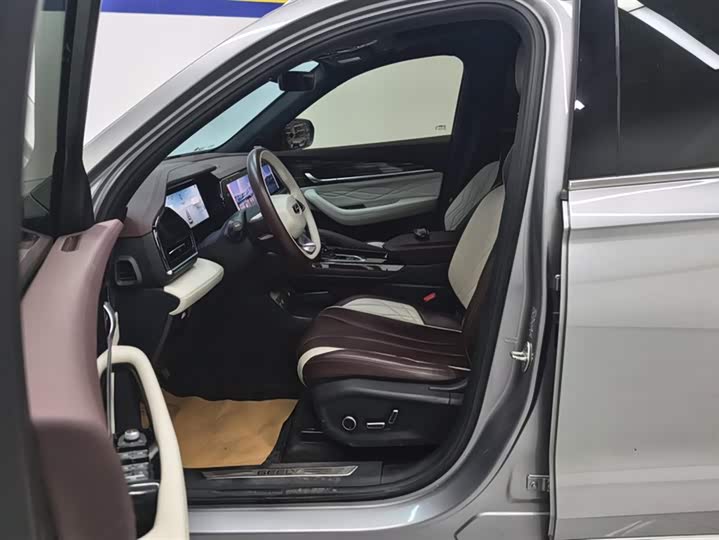 Фото 9 - Geely Monjaro