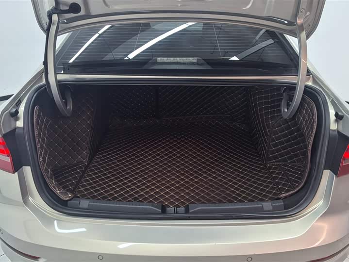 Фото 4 - Volkswagen Lavida