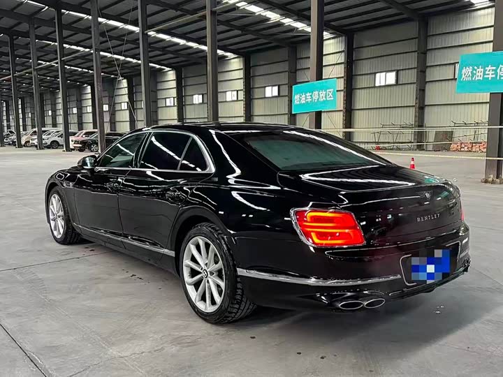 Фото 5 - Bentley Flying Spur