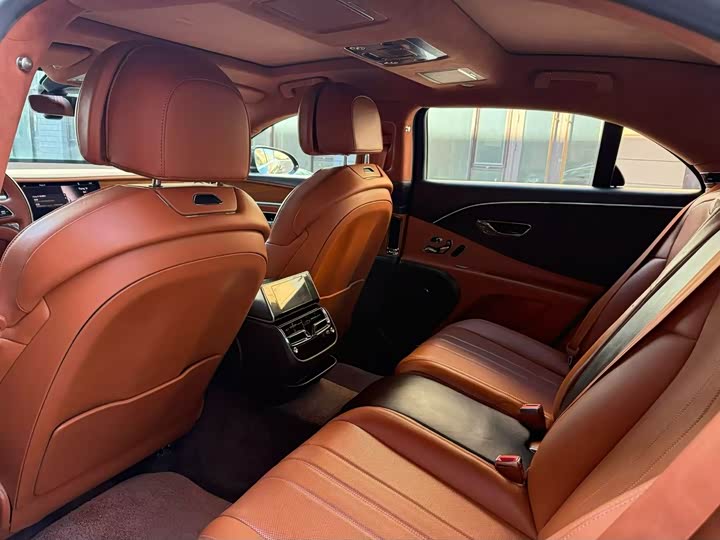 Фото 8 - Bentley Flying Spur