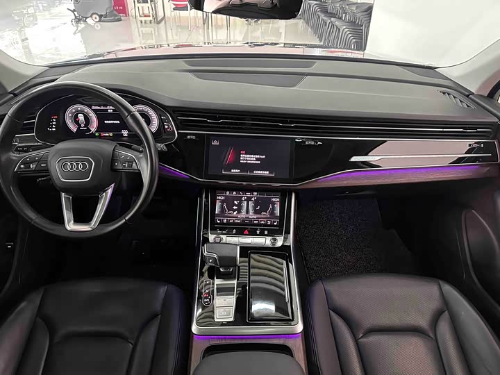 Фото 8 - Audi Q7