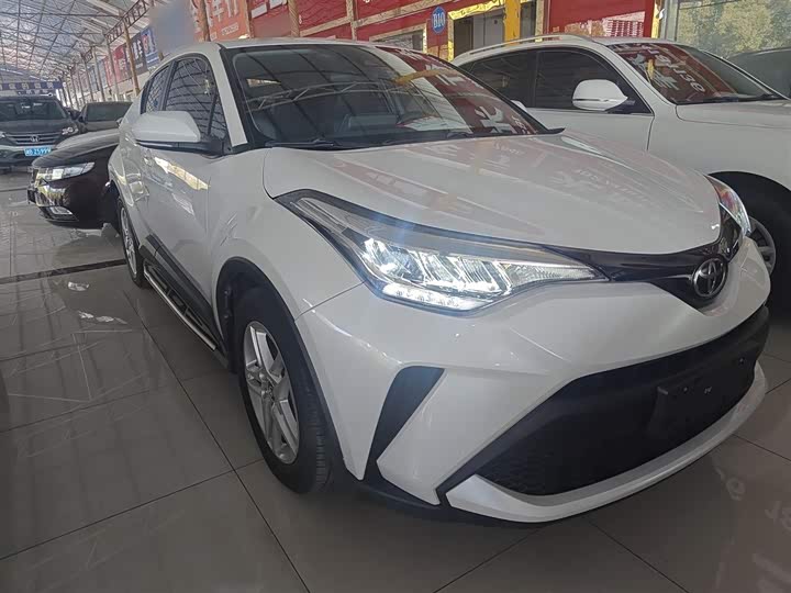 Фото 4 - Toyota C-HR