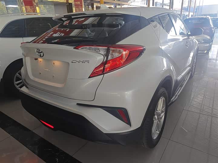 Фото 7 - Toyota C-HR