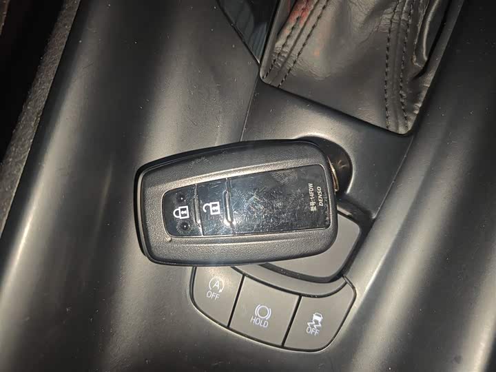 Фото 9 - Toyota C-HR