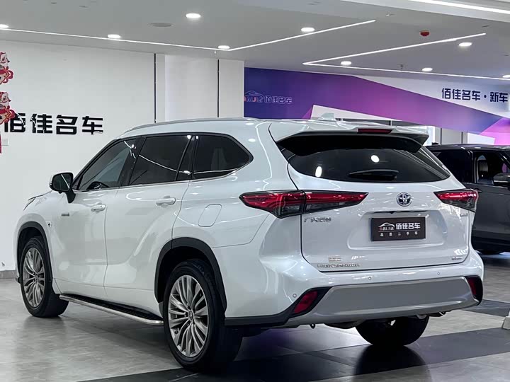 Фото 7 - Toyota Highlander