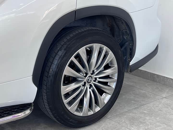 Фото 8 - Toyota Highlander