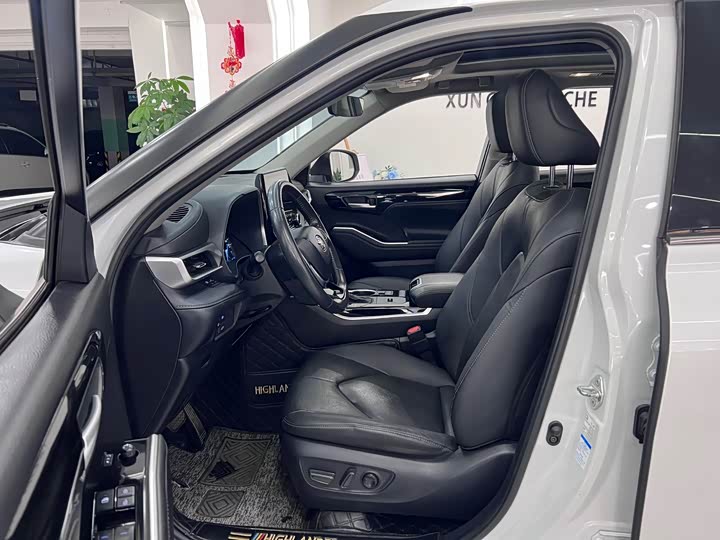 Фото 9 - Toyota Highlander