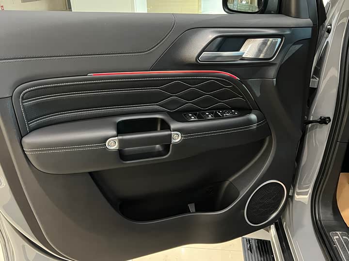 Фото 6 - Tank 300